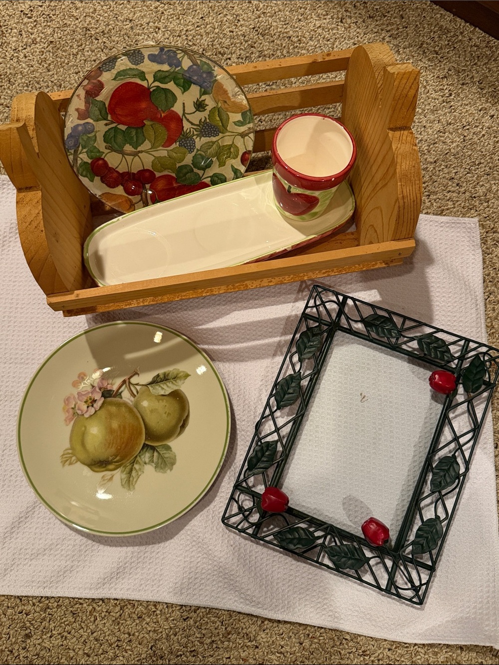 Apple Decor for Kitchen or Living room. Great for teachers!!